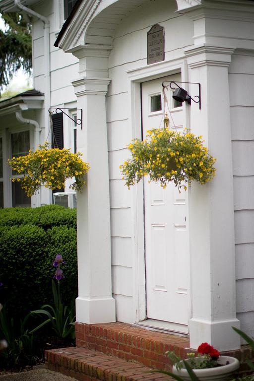 Historic White Blossom House Southold Exterior photo